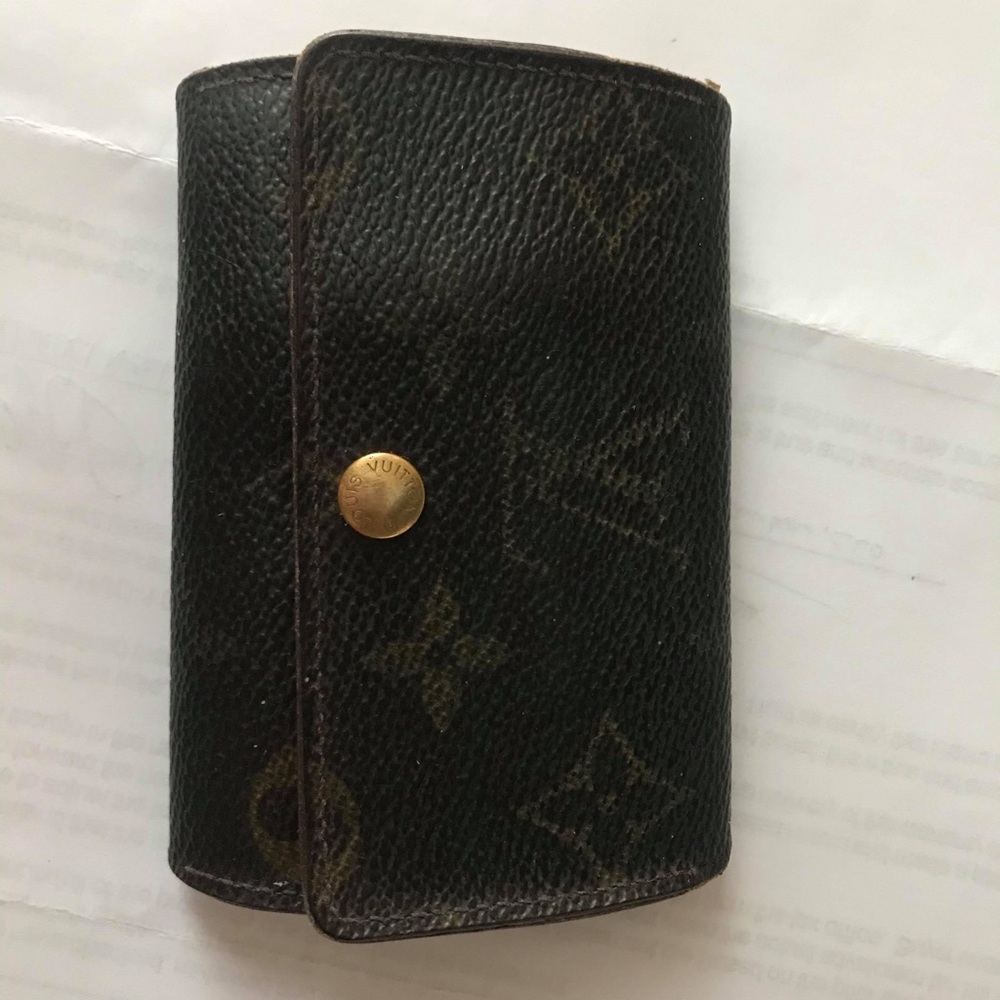 Louis Vuitton 6 key holder